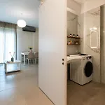 Apartament Homeasy - Getaways With Private Parking *