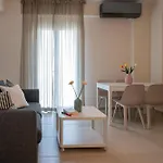 Homeasy - Getaways With Private Parking Kalamata