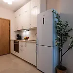 Homeasy - Getaways With Private Parking Apartament