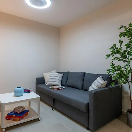 아파트 Homeasy - Getaways With Private Parking *