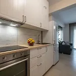 Homeasy - Getaways With Private Parking * Kalamata