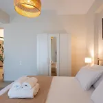 Homeasy - Getaways With Private Parking