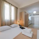 Homeasy - Getaways With Private Parking Apartamento Kalamata