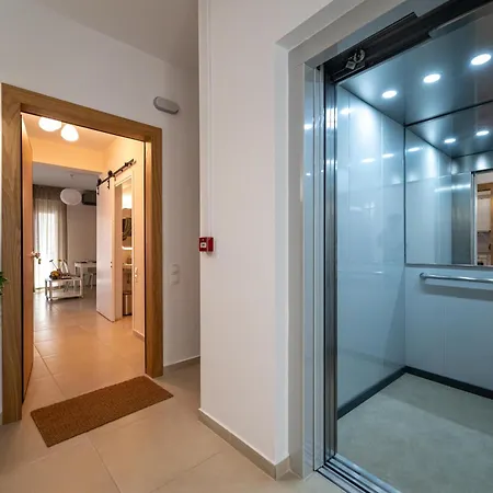 Homeasy - Getaways With Private Parking 아파트 칼라마타
