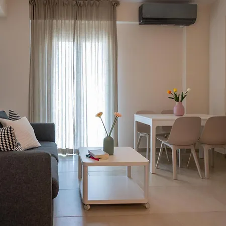 Homeasy - Getaways With Private Parking Kalamata