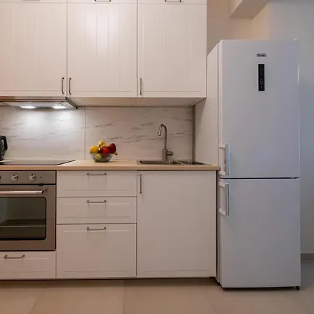 Homeasy - Getaways With Private Parking Apartment Kalamata