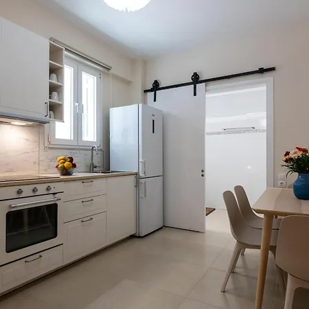 Homeasy - Getaways With Private Parking * Kalamata