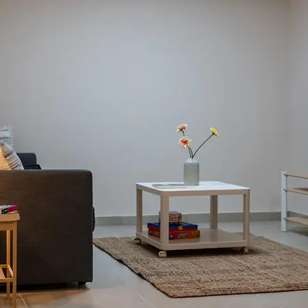 Homeasy - Getaways With Private Parking Appartement