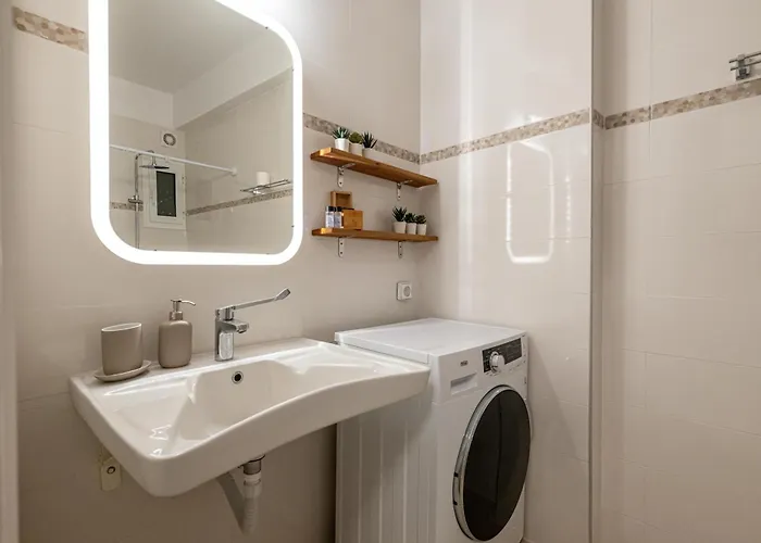 Homeasy - Getaways With Private Parking Apartment