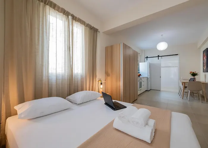 Homeasy - Getaways With Private Parking Apartment Kalamata